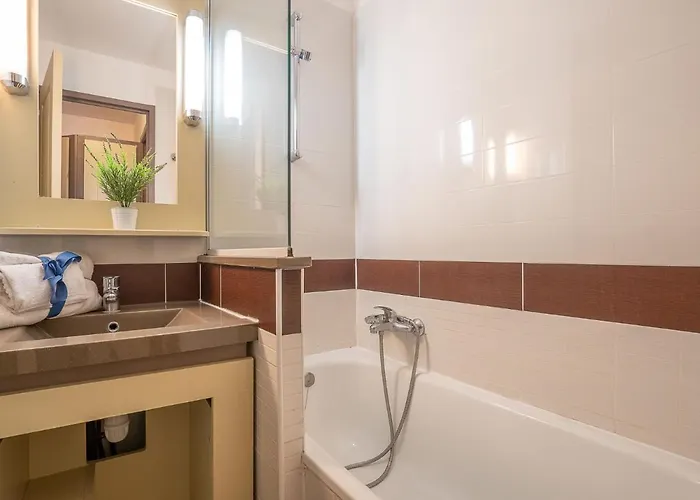 Apartamento Le Village - E1 121 By Interhome Saint-Raphaël