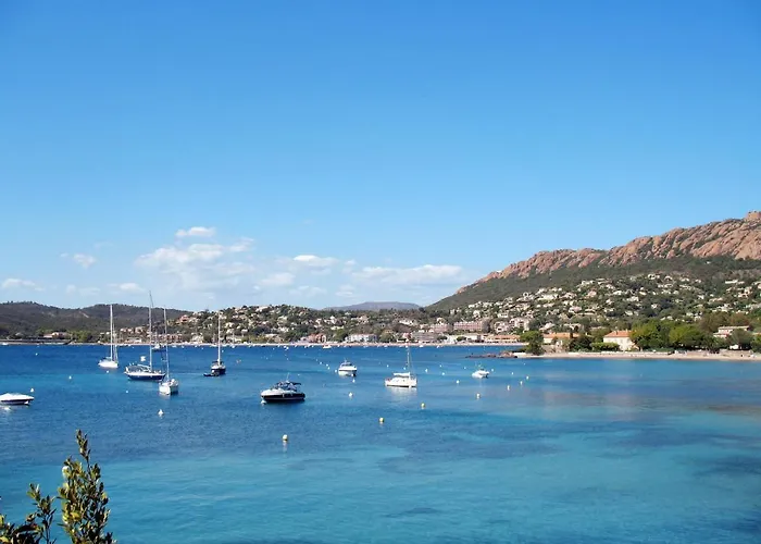 Apartamento Le Village - E1 121 By Interhome Saint-Raphaël