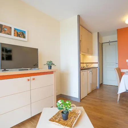 Le Village - E1 121 By Interhome *