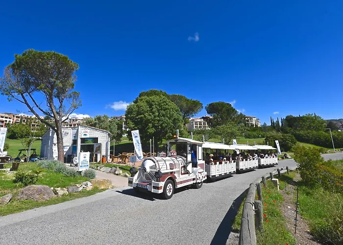 Le Village - E1 121 By Interhome *