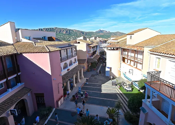 Le Village - E1 121 By Interhome